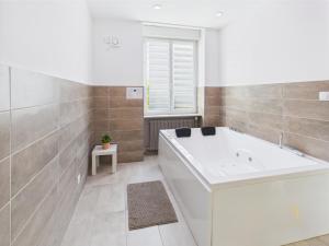 Appartements Cocon Zen Balneo - Appartement RDC proche centre Mulhouse : photos des chambres