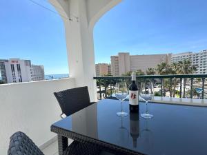 Terraza y vistas en Carihuela Erisa 2 a 100 metros de la playa