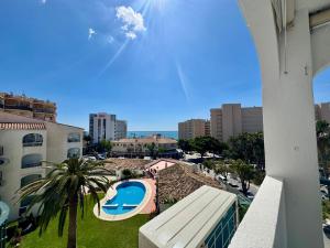 Terraza y vistas en Carihuela Erisa 2 a 100 metros de la playa