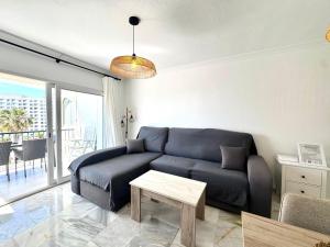 Terraza y vistas en Carihuela Erisa 2 a 100 metros de la playa