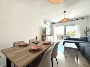 Terraza y vistas en Carihuela Erisa 2 a 100 metros de la playa