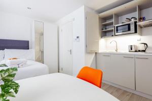 Baker Street Studio - 1