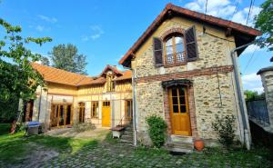 Maisons de vacances Charmante Maison avec Parc entre Seine et Foret de Fontainebleau a 30mn de Paris : photos des chambres