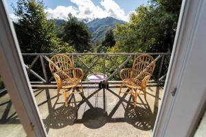 Hill House - Wine Cellar & Fishery Farm