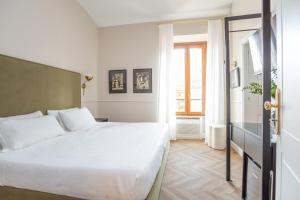 Daplace - White Rooms in Navona