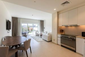 Phaedrus Living Urbana Serenity Escape
