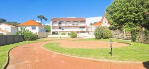 Plage et centre à 100m avec balcon et parking privé 4 pers