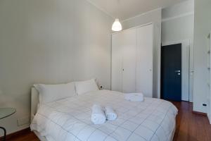 GuestHost - Bright Flat just 500 mt to Porta Nuova