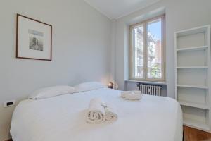 GuestHost - Bright Flat just 500 mt to Porta Nuova