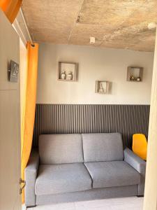 Paceville - 2A - Bright 2BR Apt with Balcony & AC near Night Life