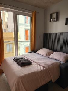 Paceville - 2A - Bright 2BR Apt with Balcony & AC near Night Life