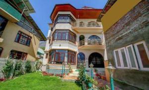 Hotel Nishat Lake view resorts Srinagar
