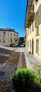Loggia degli Innocenti Laura - Flat in the Center and near the Lake with two Bedrooms