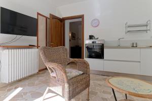 Loggia degli Innocenti Laura - Flat in the Center and near the Lake with two Bedrooms