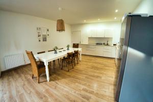 Sejours chez l'habitant Chambre 25m2, SDB PV, 3 pers, Centre, 160m2, WIFI : photos des chambres