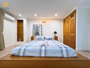 LynhApartment Free Pool Near TSN Airport Spacious