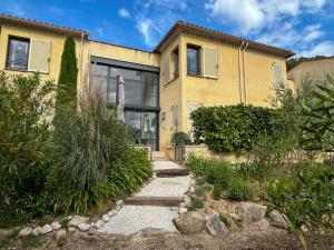 Appartements La Bergerie - Modern villa with pool in private domain : Appartement 2 Chambres