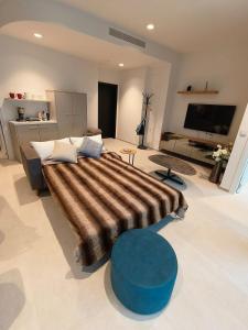 Five Stars Mercury Tower