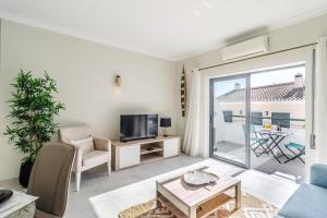 Pura Vida, Central Lagos Retreat