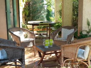 Maisons de vacances Maison de charme en Luberon a proximite de Lourmarin piscine privee et grand jardin : photos des chambres