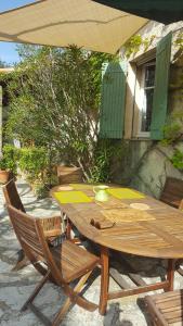 Maison de charme en Luberon à proximité de Lourmarin piscine privée et grand jardin