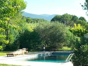 Maison de charme en Luberon à proximité de Lourmarin piscine privée et grand jardin