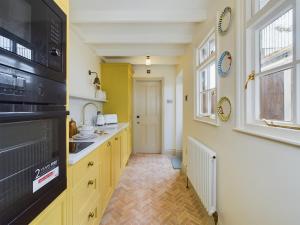 Stunning Heritage Cottage- The Heart of Old Leigh