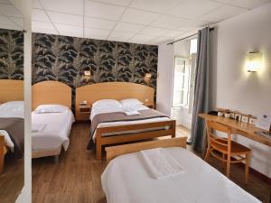Hotels Hotel de Lyon : Chambre Quadruple