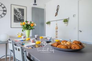 Maisons de vacances Maison avec Piscine et Jardin proche Le Mans : photos des chambres