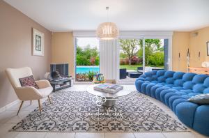 Détente familiale avec piscine chauffée proche Le Mans