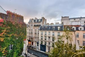 Stunning 2BR Flat near Place des Vosges