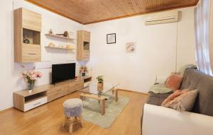 Nice Apartment In Lovran With Wifi