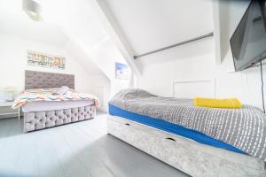 Palace Surf Lodge