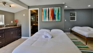 City Paradise Saltwater Pool-Spa and Ping-Pong