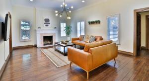 City Paradise Saltwater Pool-Spa and Ping-Pong