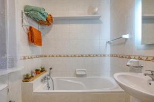 Central + Bright Apartment in St. Julians