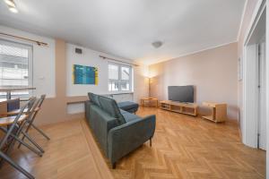 Quiet and Cozy Apartment in Old Town - Free Parking