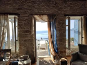 Stone house 1883 Kymi with pool