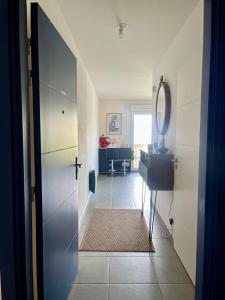 La douceur Cannoise soit un 2P cosy terrasse piscine vue jardin proche plage à pied