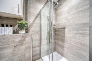 Long Stay Well Located 1-Bedroom Near Hospital Self CheckIn with Parking