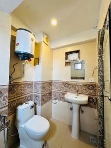 Yogis Heritage in Patan-Beautiful Balcony Room