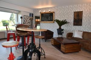 Hotels Logis Hotel Vannes Nord Le Clos Des Hortensias : photos des chambres
