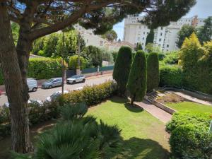Cannes Isola Bella entre mer et montagne