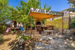 Holiday apartment WATERFRONT by the sea