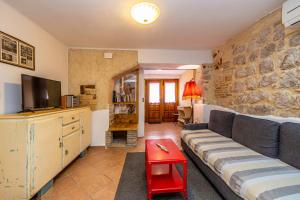 Holiday apartment WATERFRONT by the sea