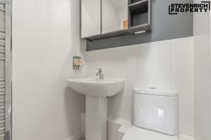 Group-Friendly Skyline View in Reading, sleeps 5