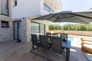 Luxury Villa Favela with heated pool