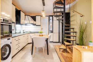 Cozy 1894 - JK 7towers Maisonette -100m2 - Old City