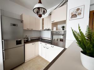 Viva la Vida by Iulius Mall