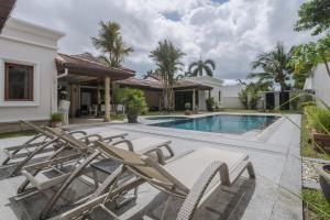 Luxury 3BR Villa, Private Pool, Gym & Jacuzzi